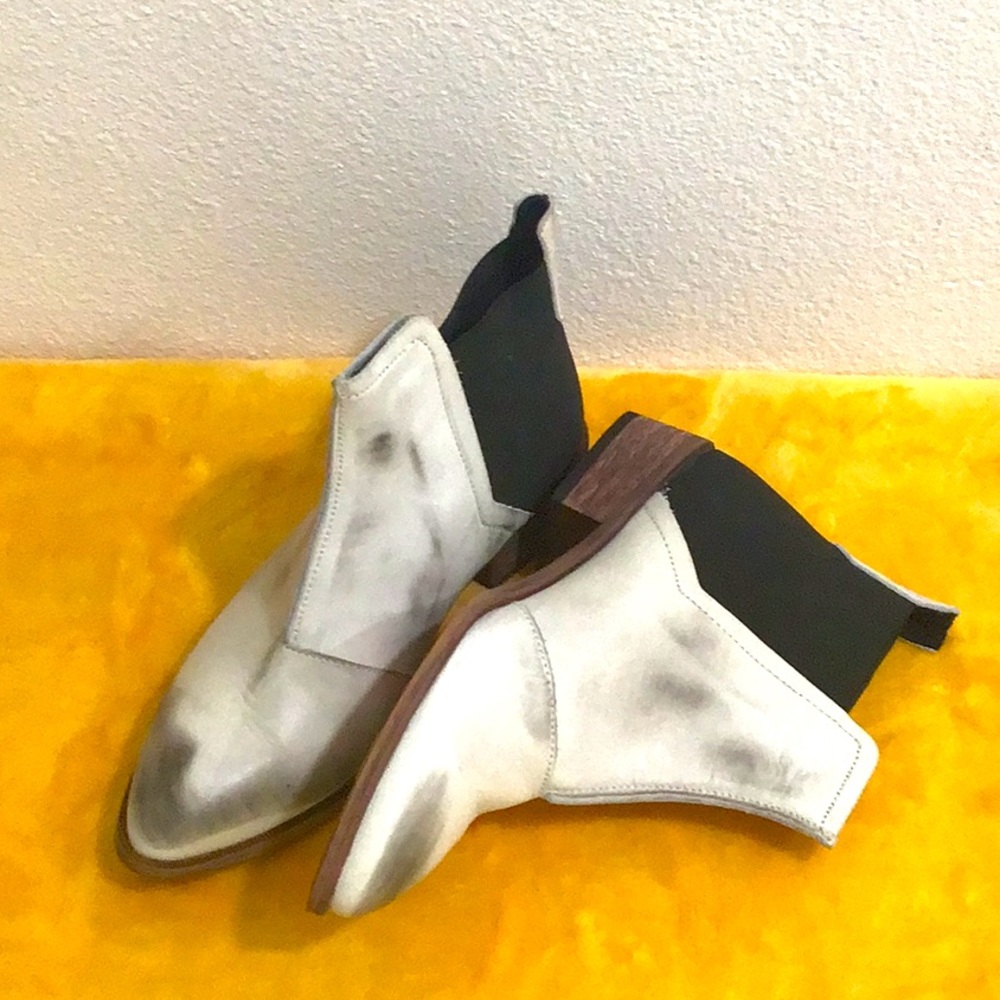 🆕 FREE PEOPLE Distressed Leather White Ankle Boots 1.75” Heel